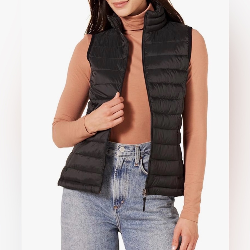 Amazon Essentials Women's Lightweight Water-Resistant Packable Puffer Black L